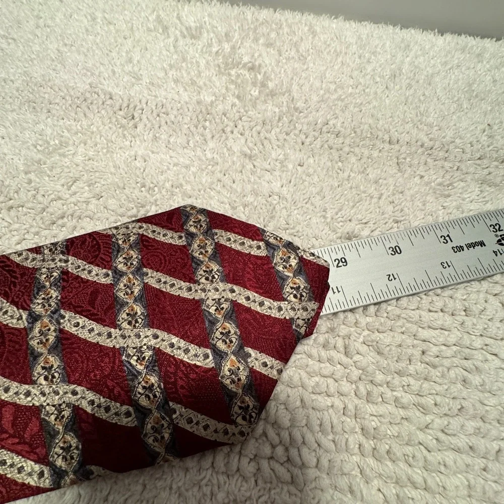 Vintage Claiborne Tie Red Interlocking Art Deco 100% Silk USA Old Money Novelty